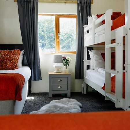 The West Barn Near Bath, Sleeps 24 And 2 Hot Tubs Vila Bristol Exterior foto