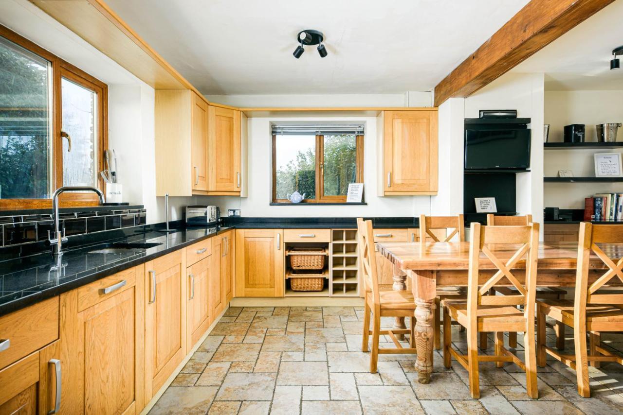 The West Barn Near Bath, Sleeps 24 And 2 Hot Tubs Vila Bristol Exterior foto