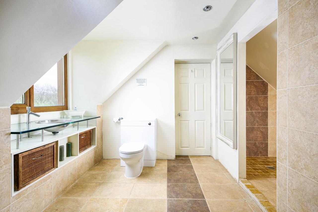 The West Barn Near Bath, Sleeps 24 And 2 Hot Tubs Vila Bristol Exterior foto