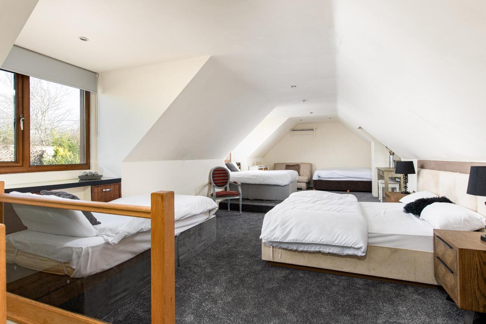 The West Barn Near Bath, Sleeps 24 And 2 Hot Tubs Vila Bristol Exterior foto