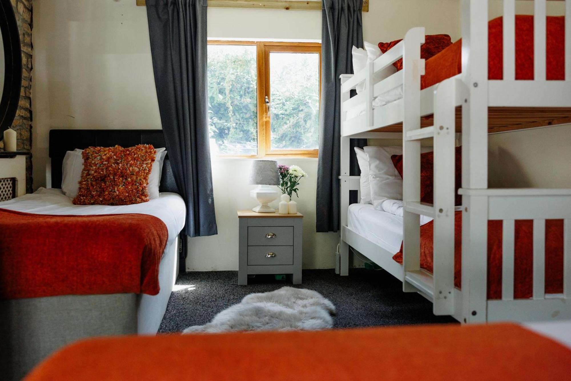 The West Barn Near Bath, Sleeps 24 And 2 Hot Tubs Vila Bristol Exterior foto
