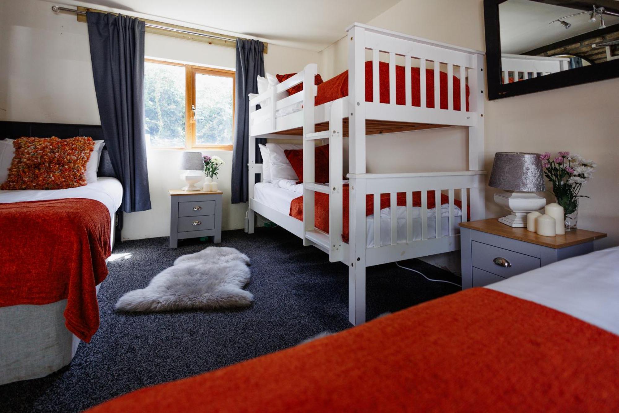 The West Barn Near Bath, Sleeps 24 And 2 Hot Tubs Vila Bristol Exterior foto