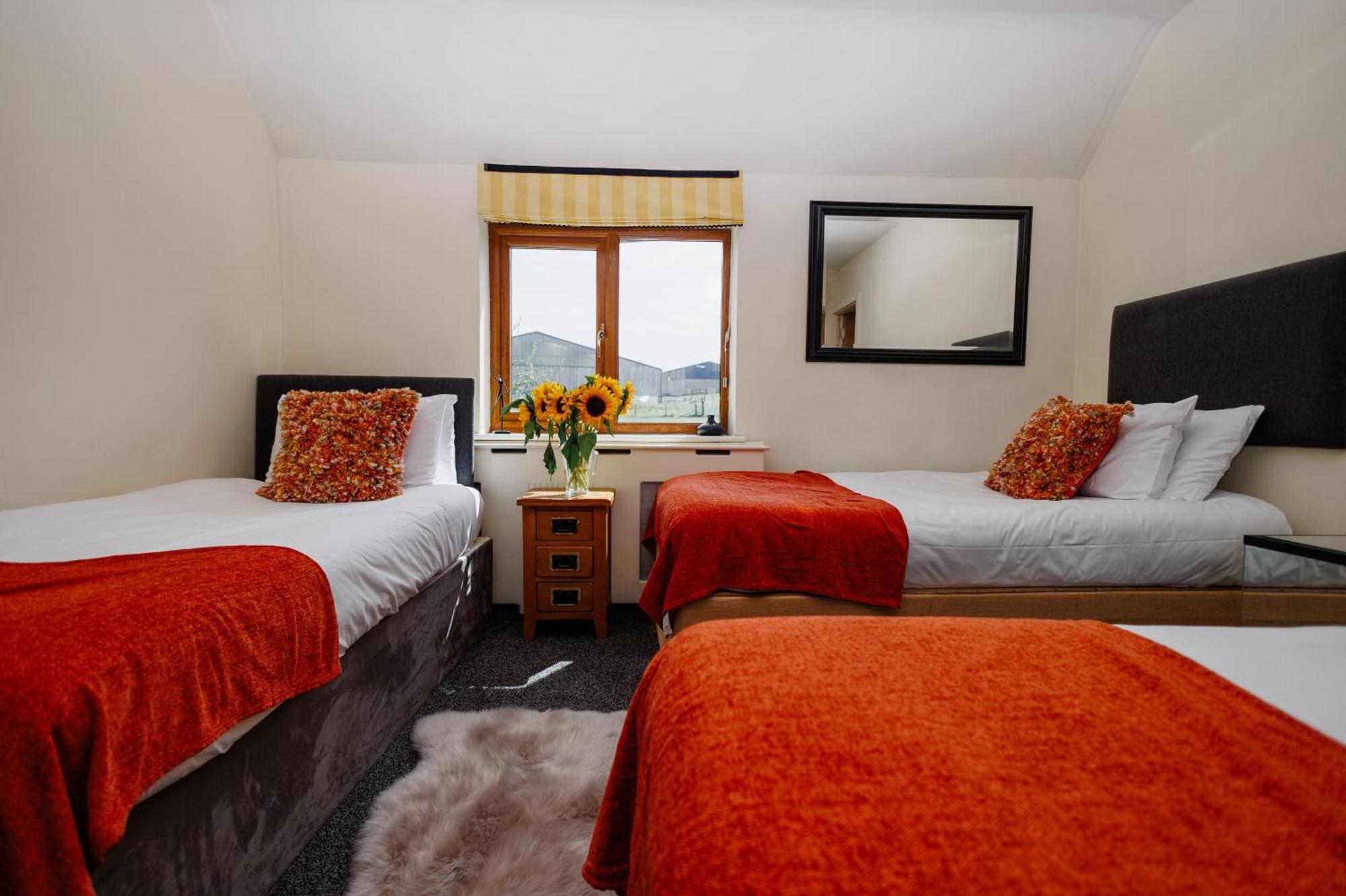 The West Barn Near Bath, Sleeps 24 And 2 Hot Tubs Vila Bristol Exterior foto