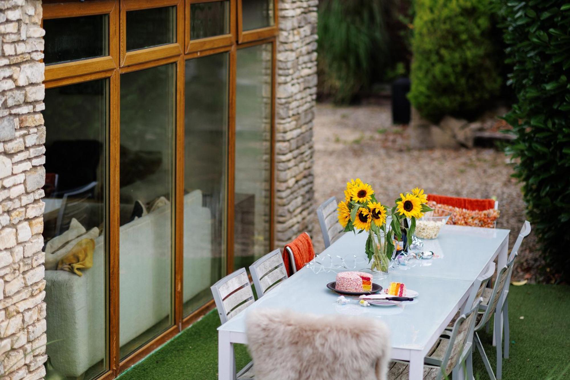 The West Barn Near Bath, Sleeps 24 And 2 Hot Tubs Vila Bristol Exterior foto
